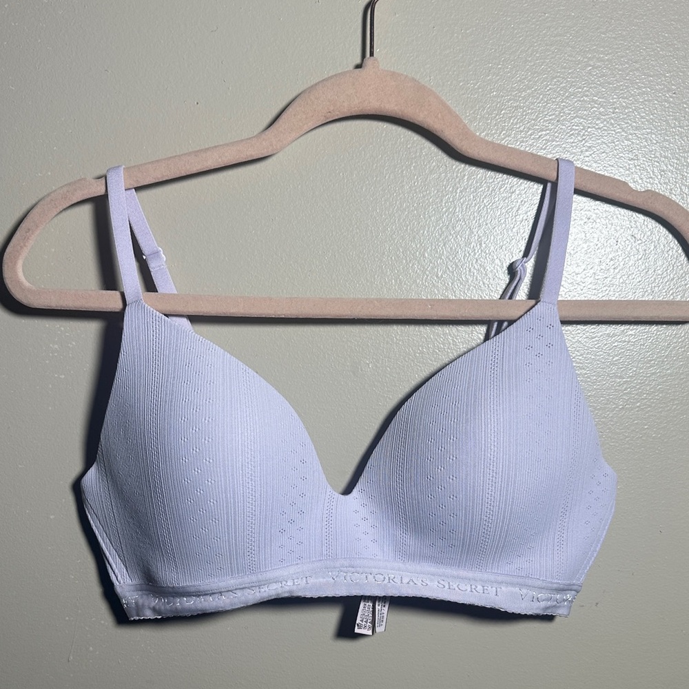 Victoria's‎ Secret Light Purple Wireless Tee Shirt Bra | 34C